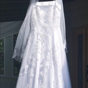 EUC wedding dress by Jacquelin.